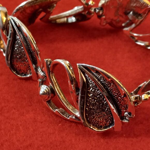 Vintage Sarah Coventry Leaf Bracelet Cottagecore Grandmacore Granny Chic - Picture 1 of 6